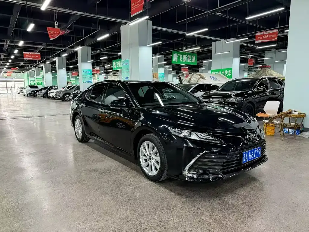 Toyota Camry — фото 6