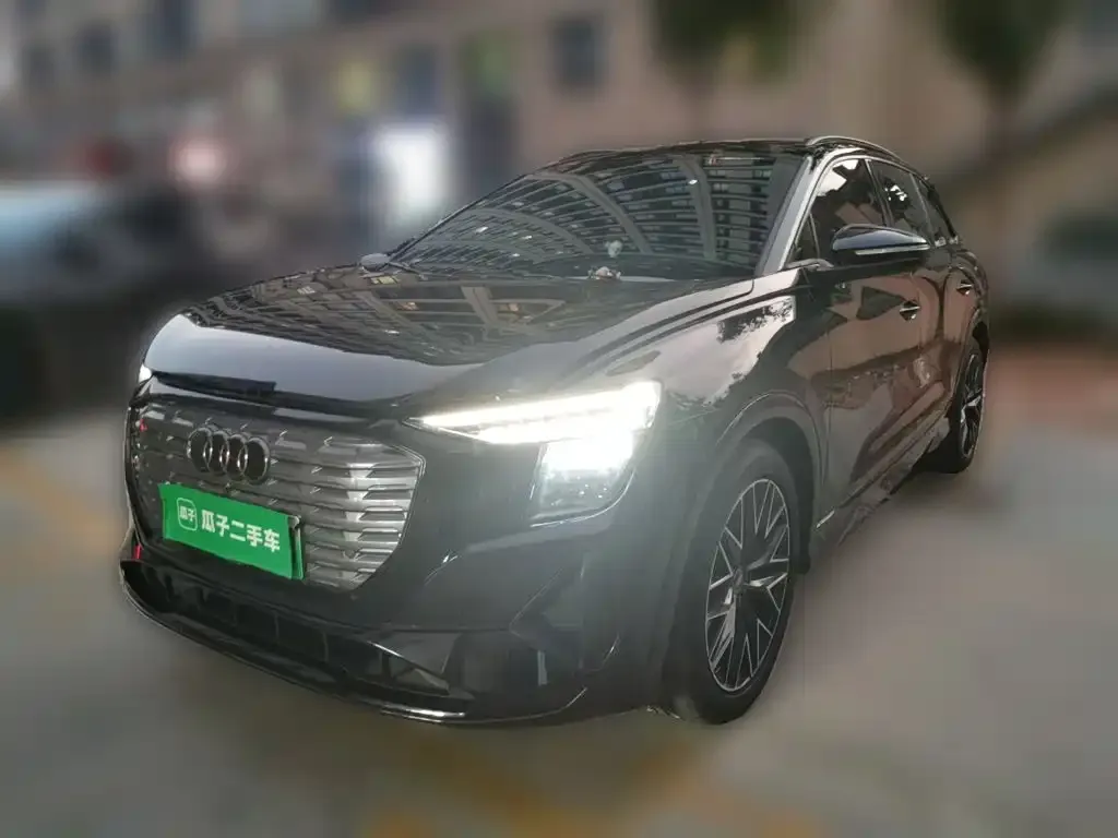 Audi Q5 e-tron — фото 1