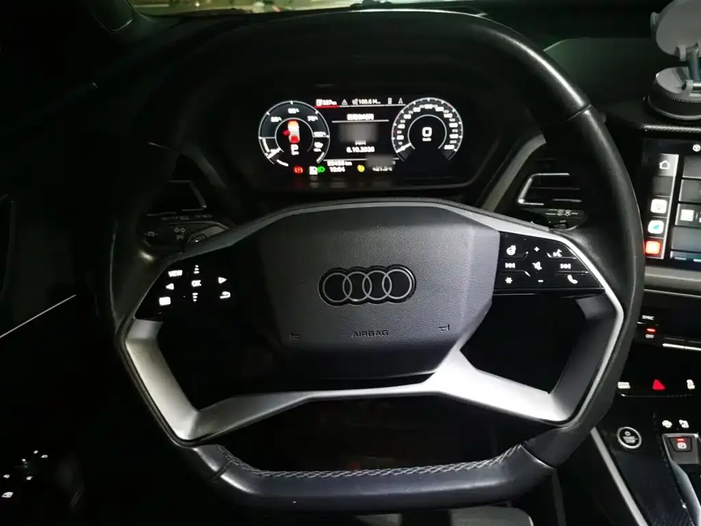 Audi Q5 e-tron — фото 3