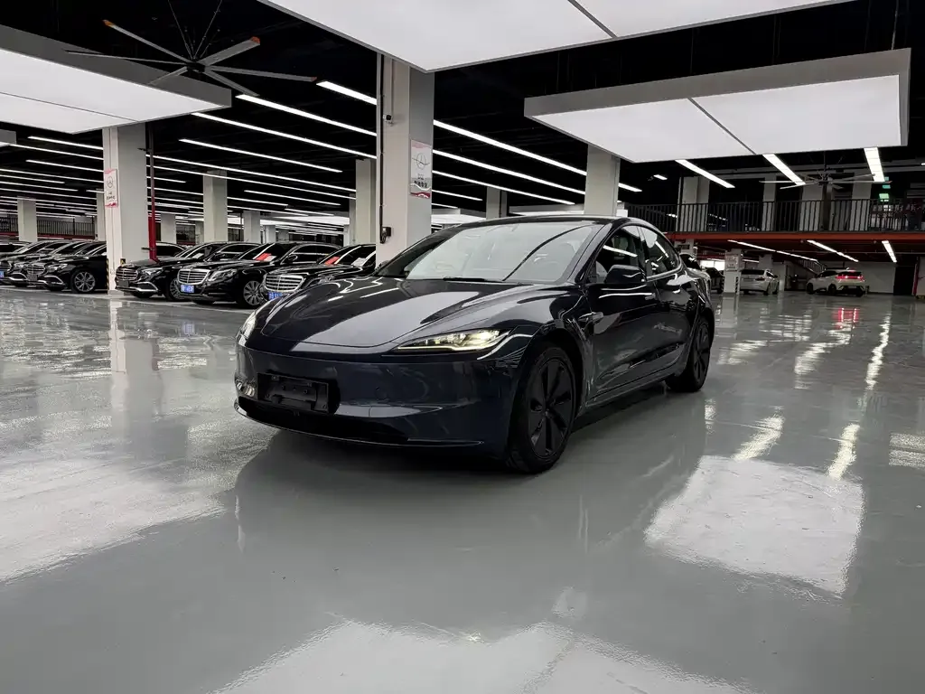 Tesla Model 3 — фото 1