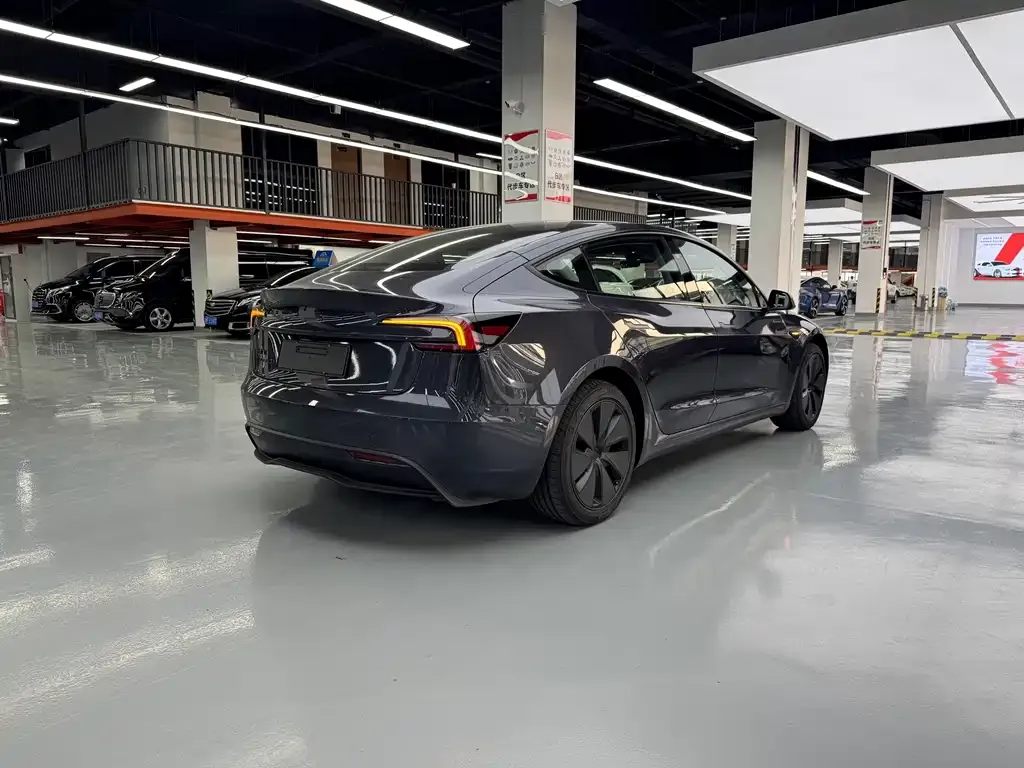 Tesla Model 3 — фото 3