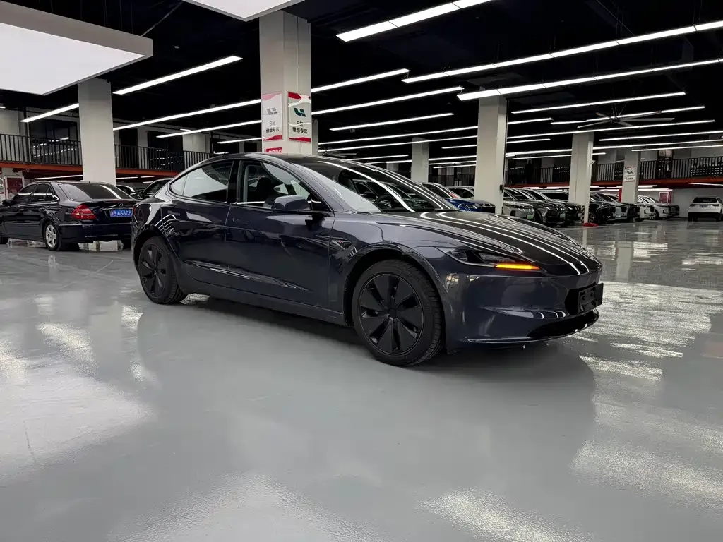 Tesla Model 3 — фото 4