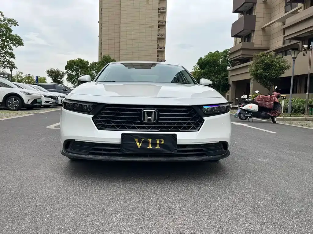 Honda Accord — фото 1