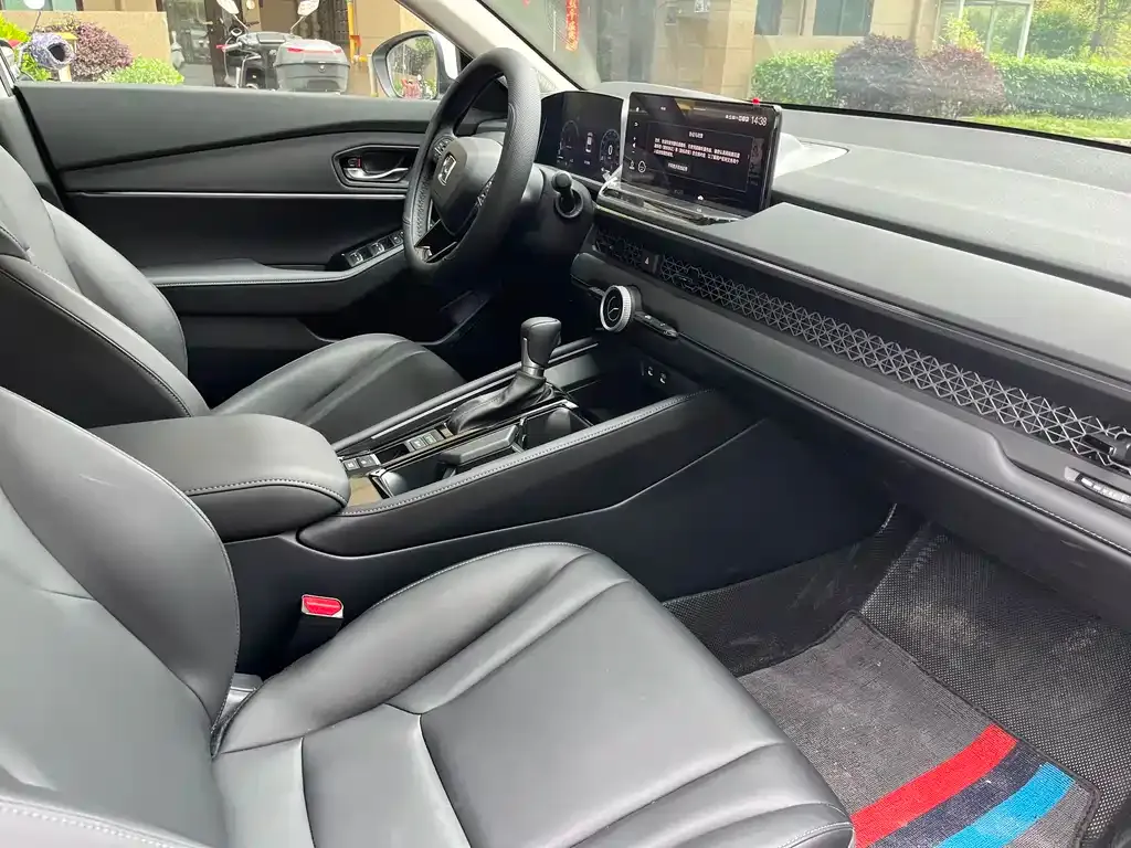 Honda Accord — фото 10