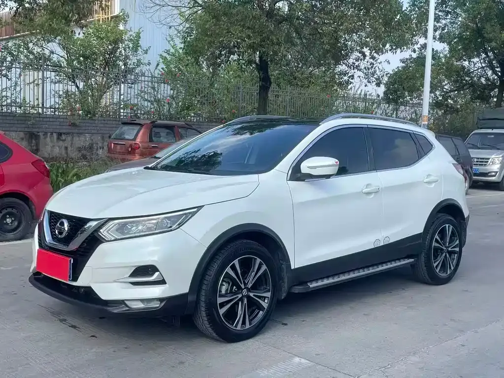 Nissan Qashqai — фото 1