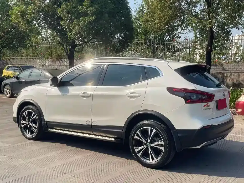 Nissan Qashqai — фото 8