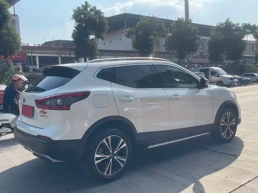 Nissan Qashqai — фото 4