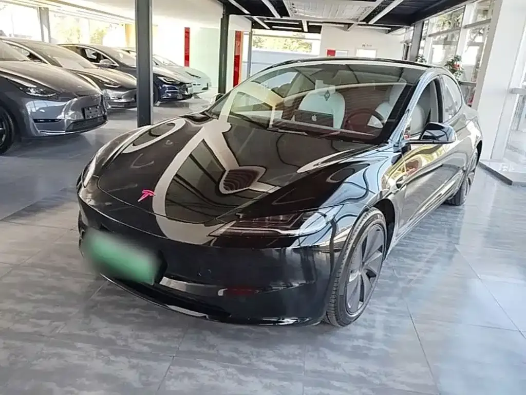Tesla Model 3 — фото 9