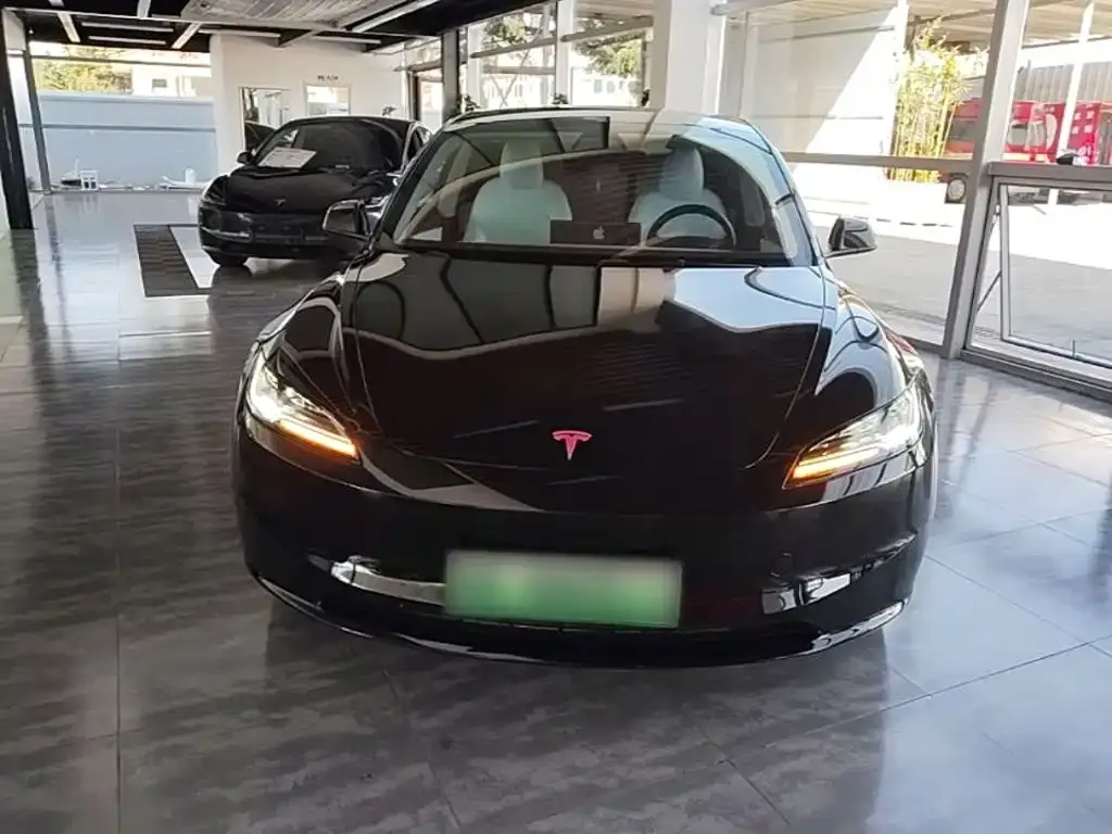 Tesla Model 3 — фото 4