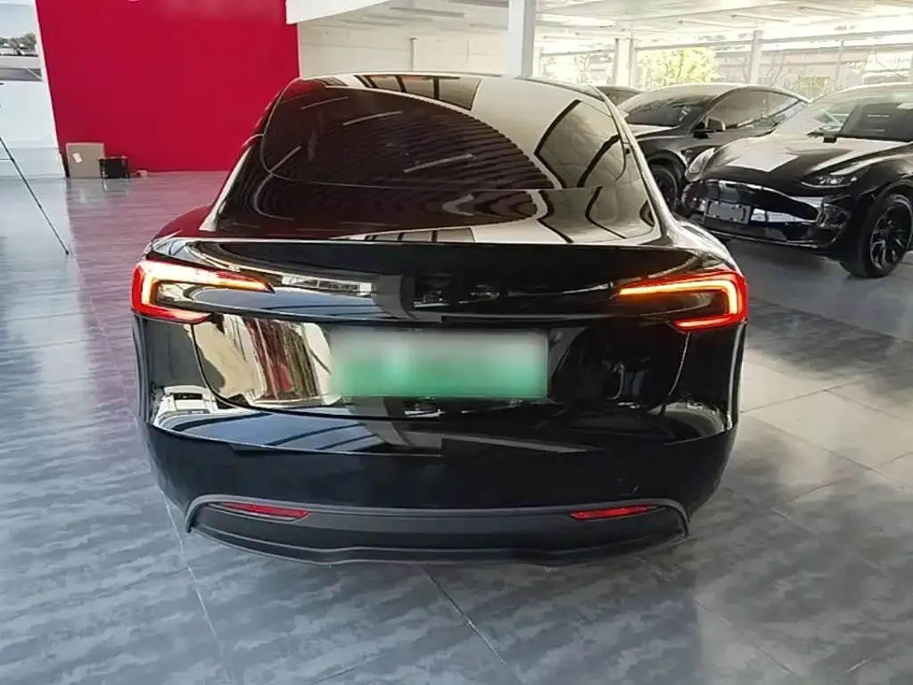 Tesla Model 3 — фото 5