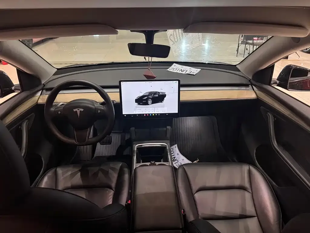 Tesla Model Y — фото 4