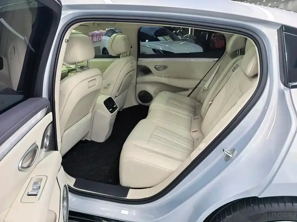 BYD Seal 08 — фото 10