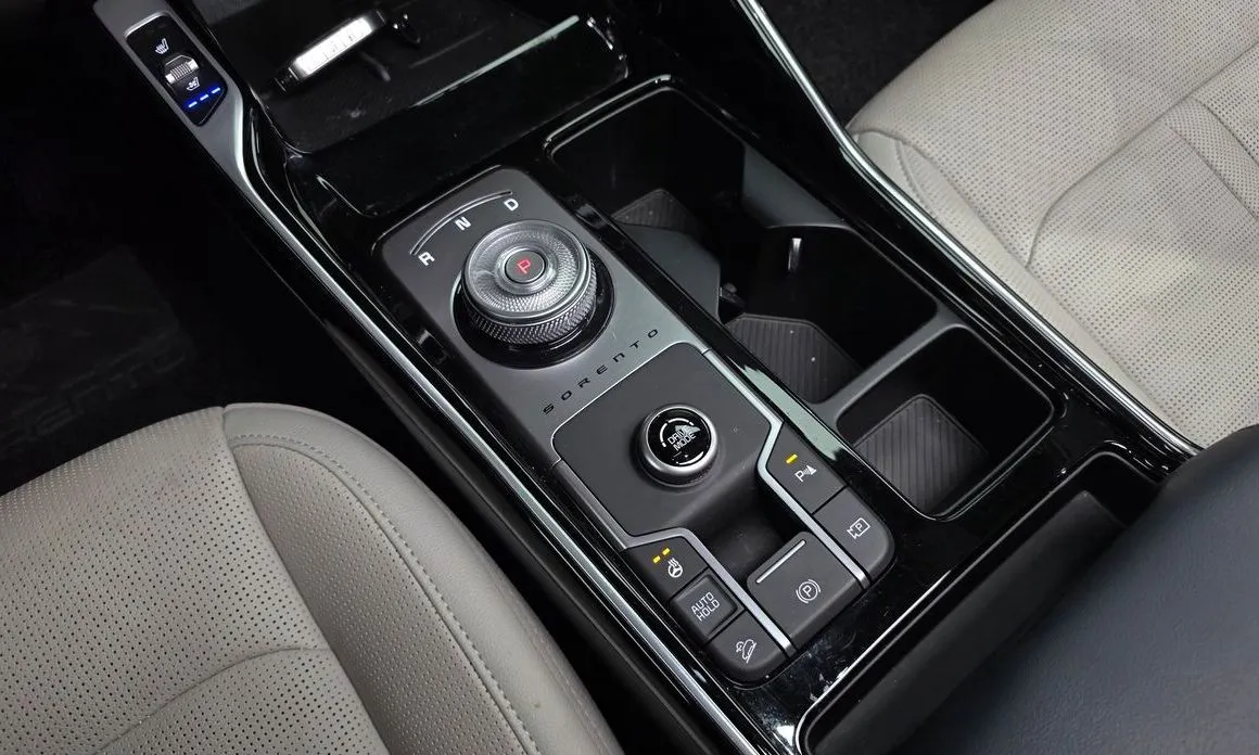 Kia Sorento — фото 8