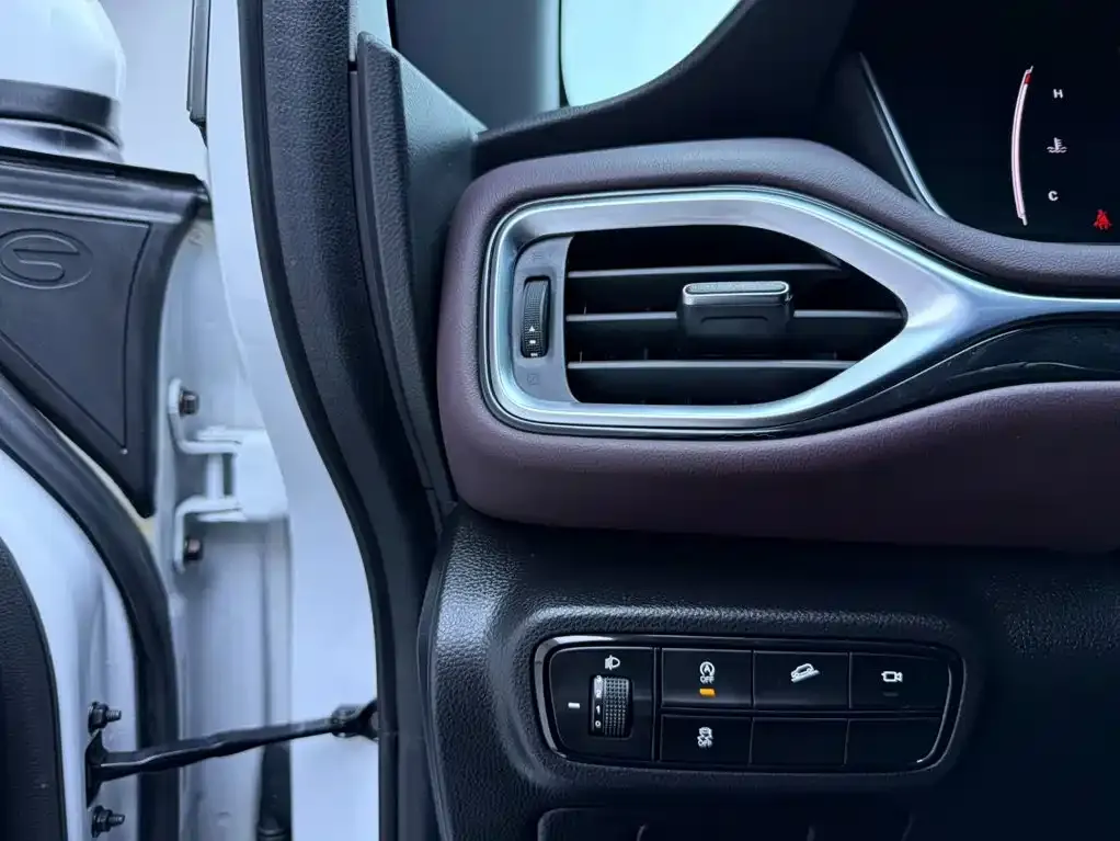 GAC Motor Trumpchi M6 — фото 10
