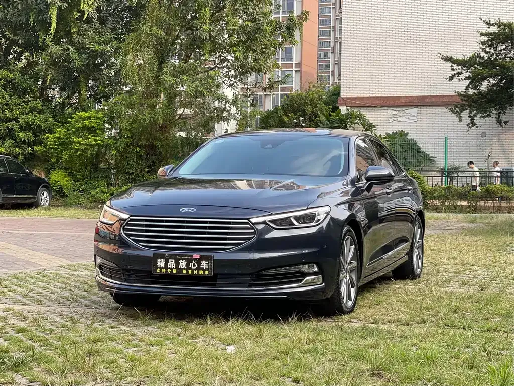 Ford Taurus — фото 1