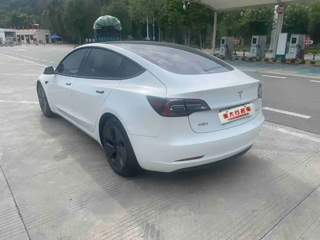 Tesla Model 3 — фото 3
