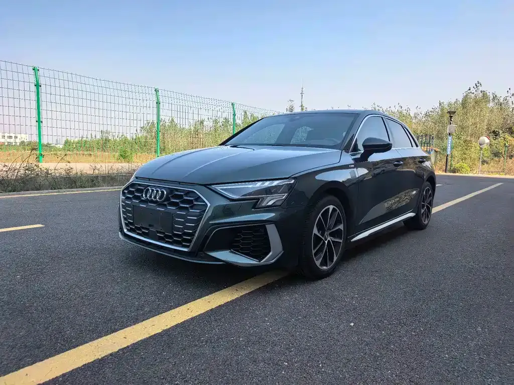 Audi A3 — фото 1