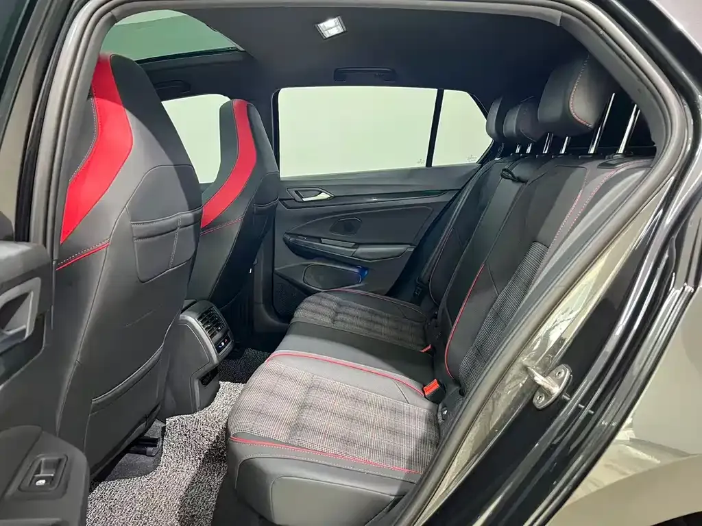 Volkswagen Golf GTI — фото 3