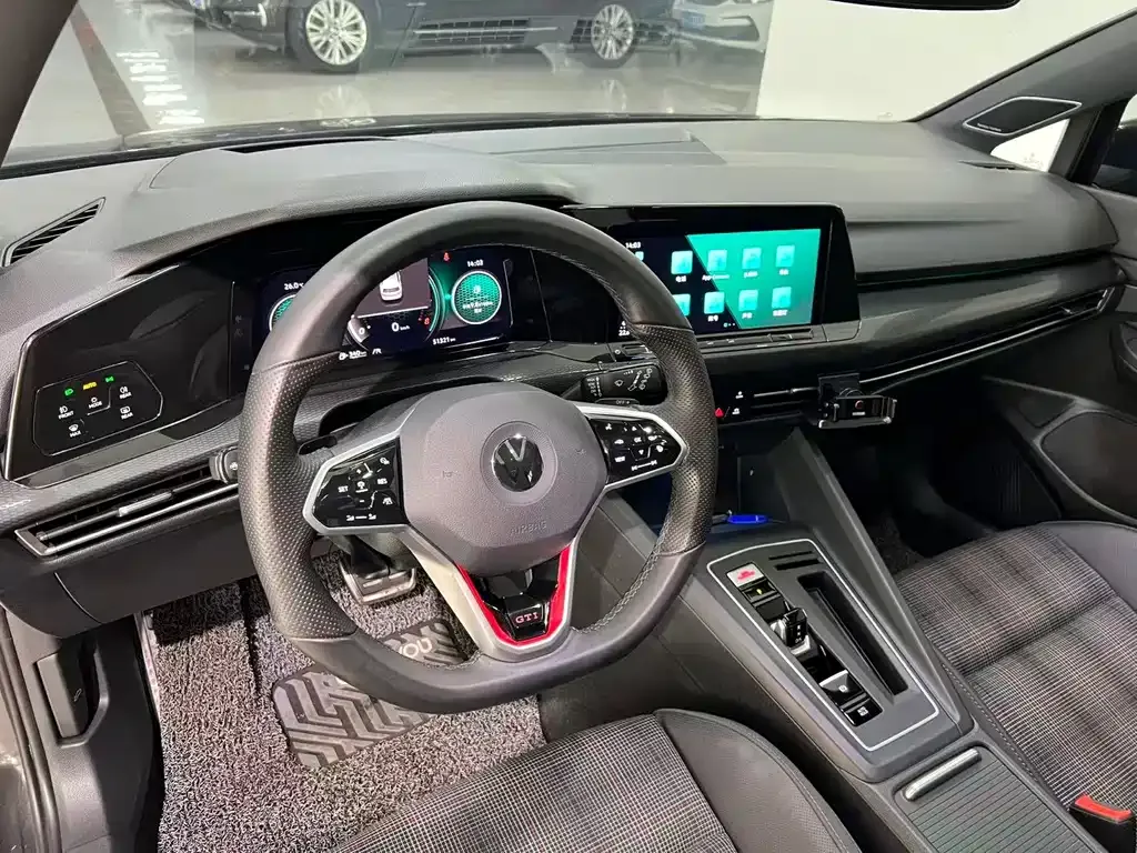 Volkswagen Golf GTI — фото 7