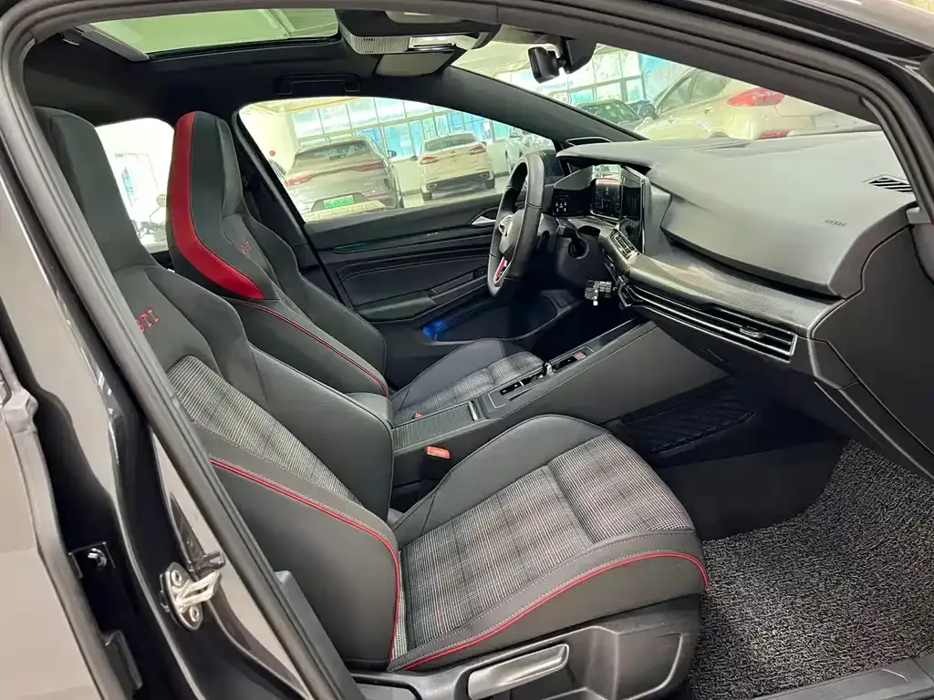 Volkswagen Golf GTI — фото 4
