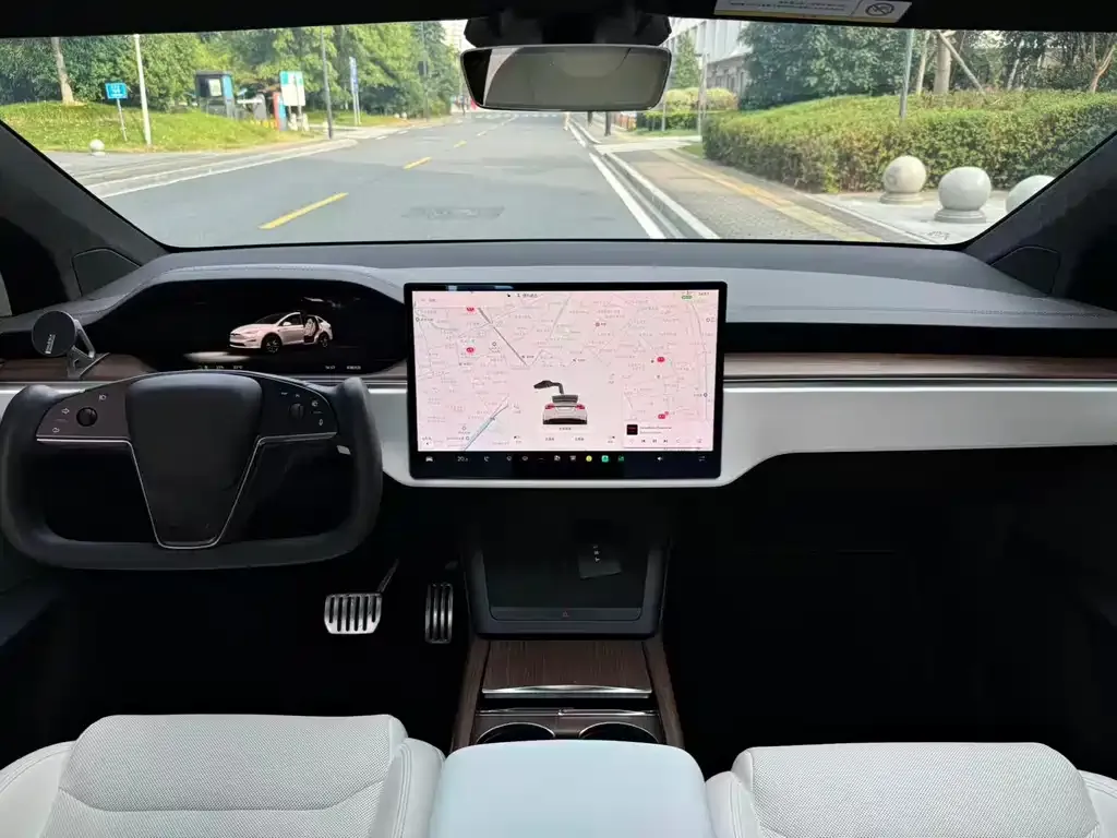Tesla Model X — фото 5