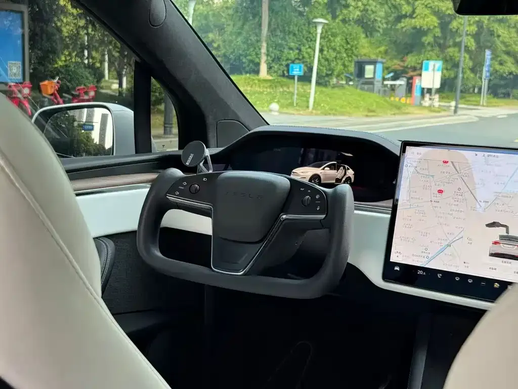 Tesla Model X — фото 3