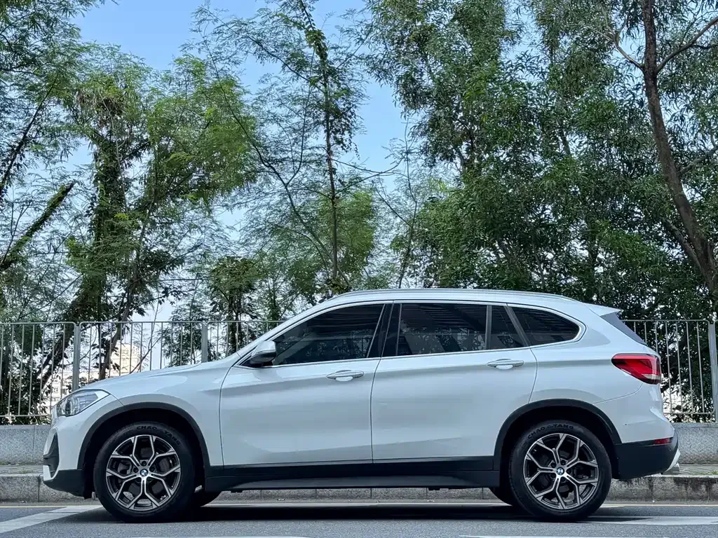 BMW X1 — фото 8