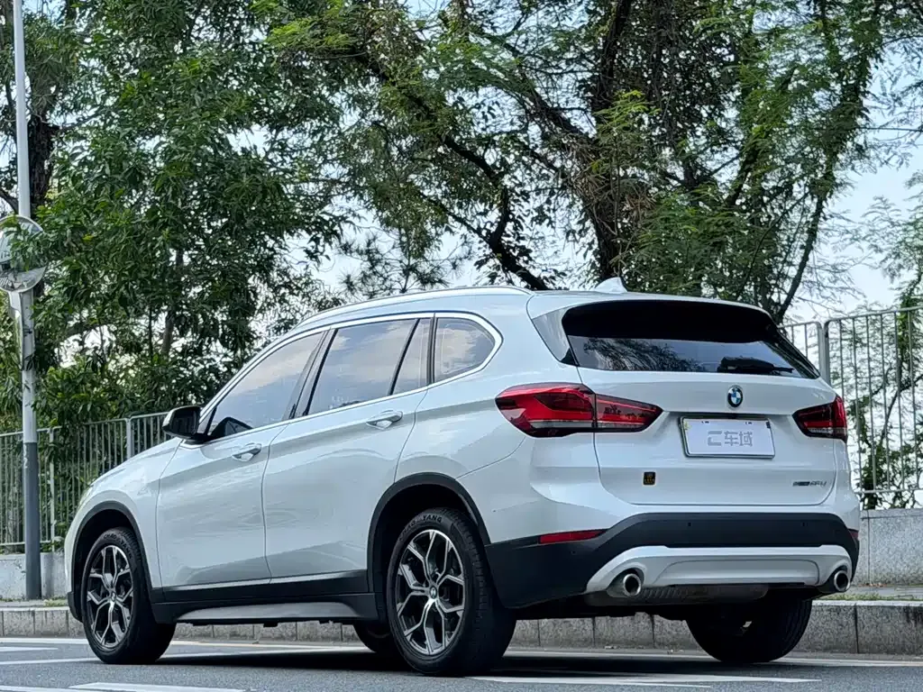BMW X1 — фото 9