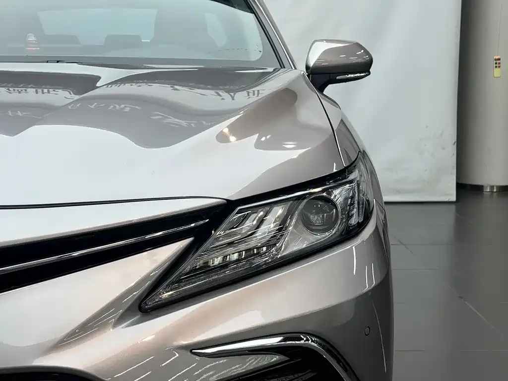 Toyota Camry — фото 2