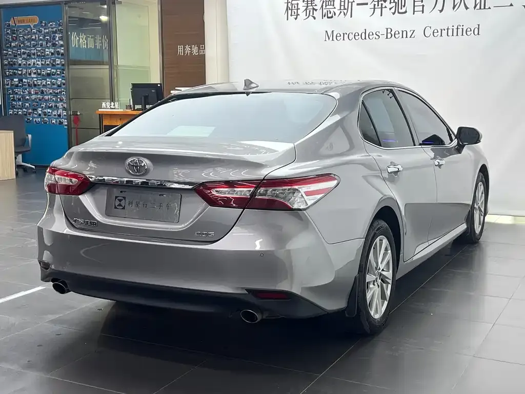 Toyota Camry — фото 6