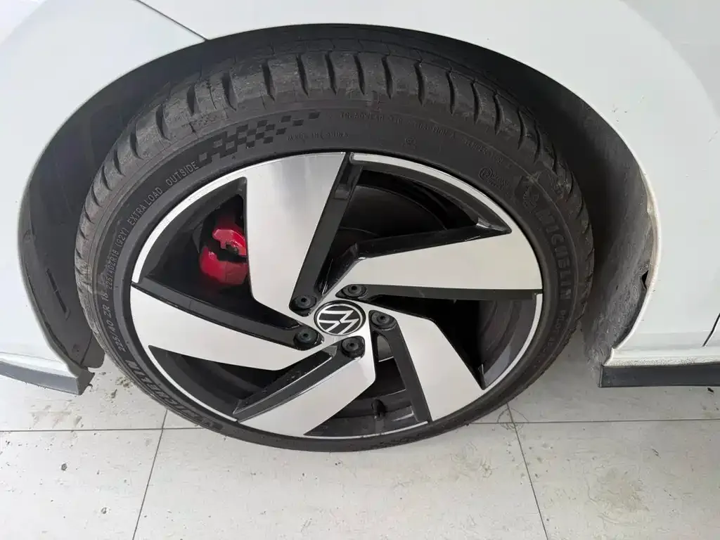Volkswagen Golf GTI — фото 3