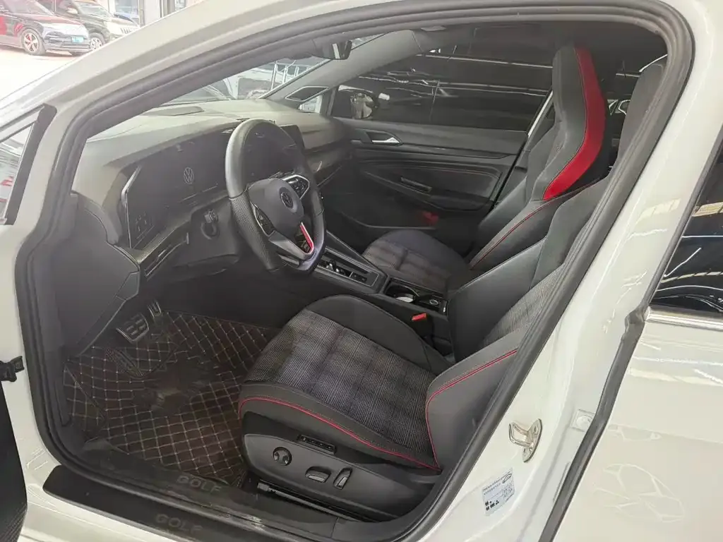 Volkswagen Golf GTI — фото 7