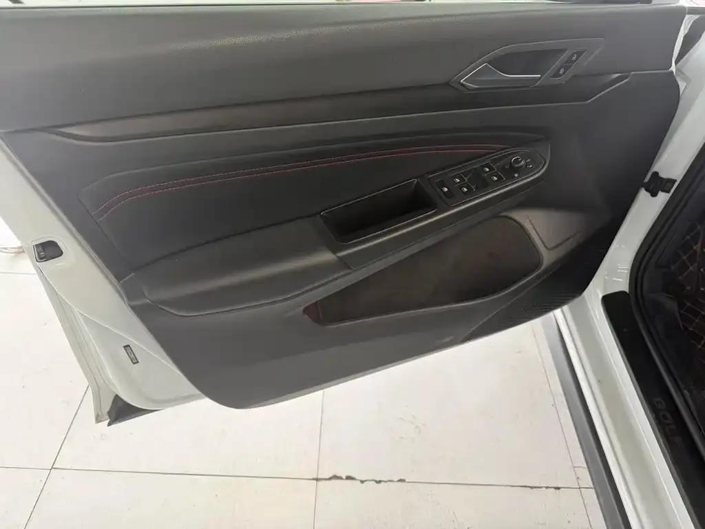 Volkswagen Golf GTI — фото 2