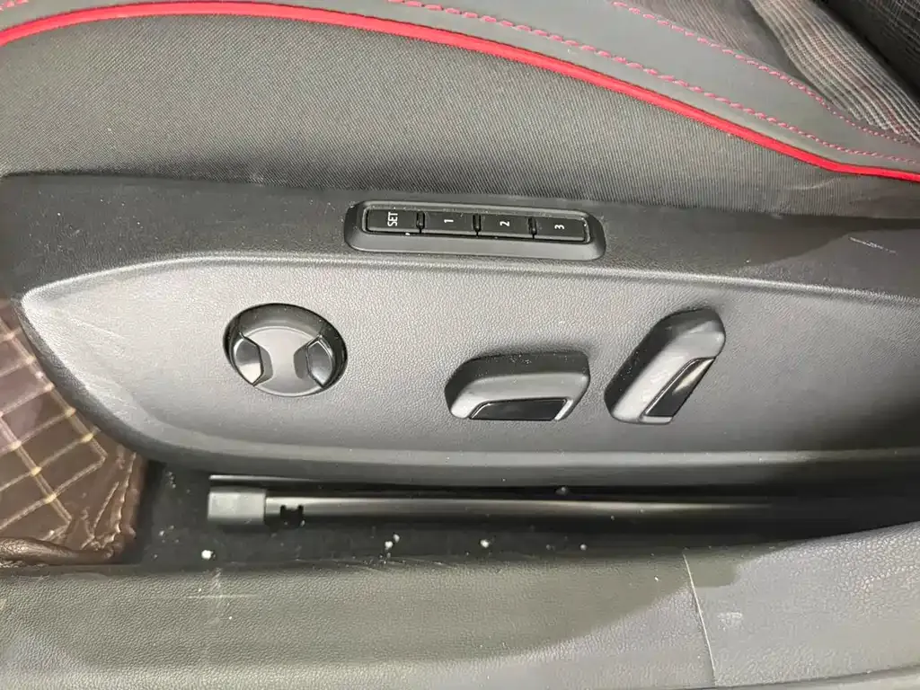 Volkswagen Golf GTI — фото 6