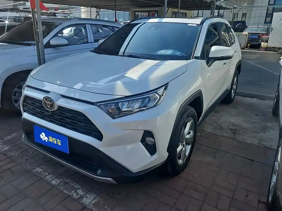 Toyota RAV4 — фото 1