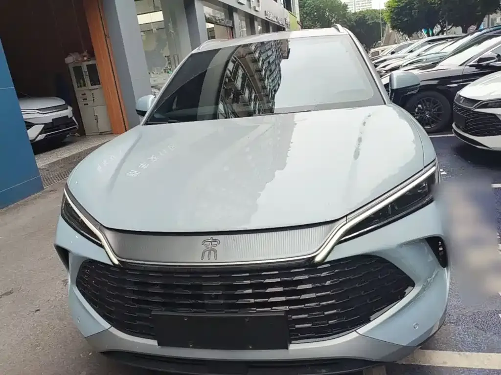 BYD L DM-i — фото 1