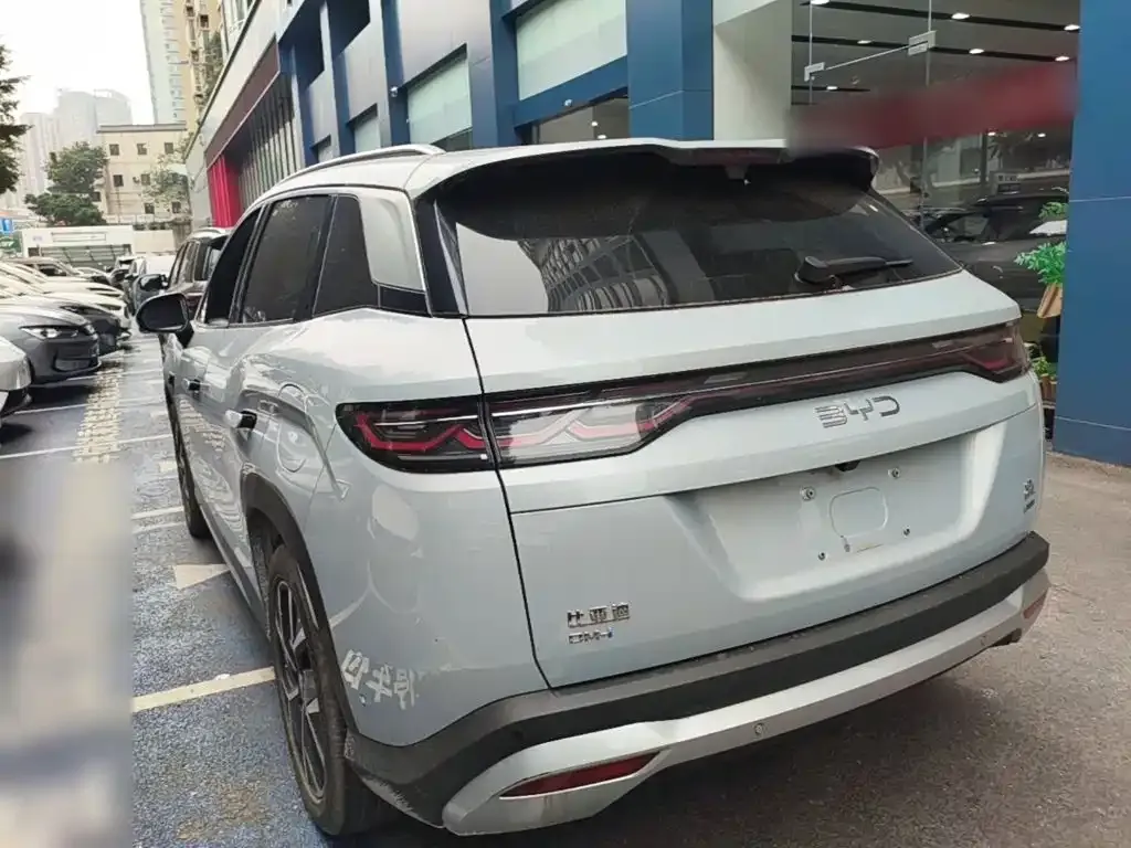 BYD L DM-i — фото 8