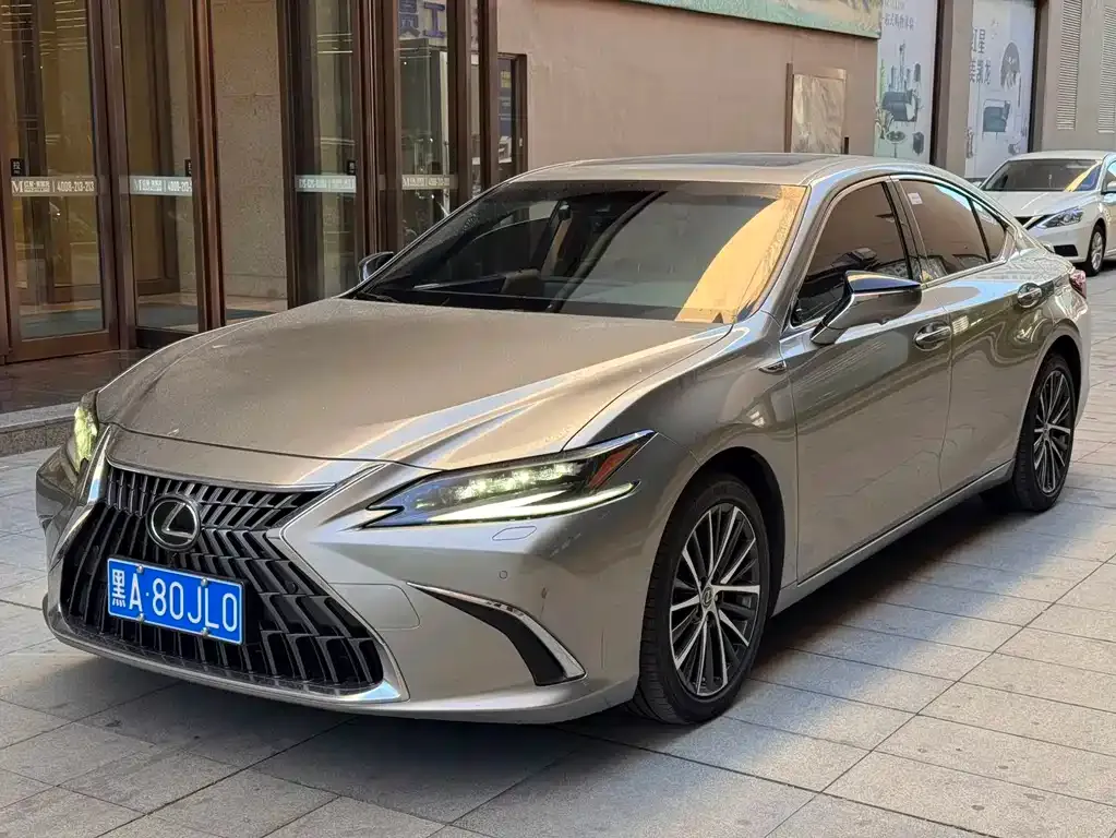 Lexus ES — фото 1