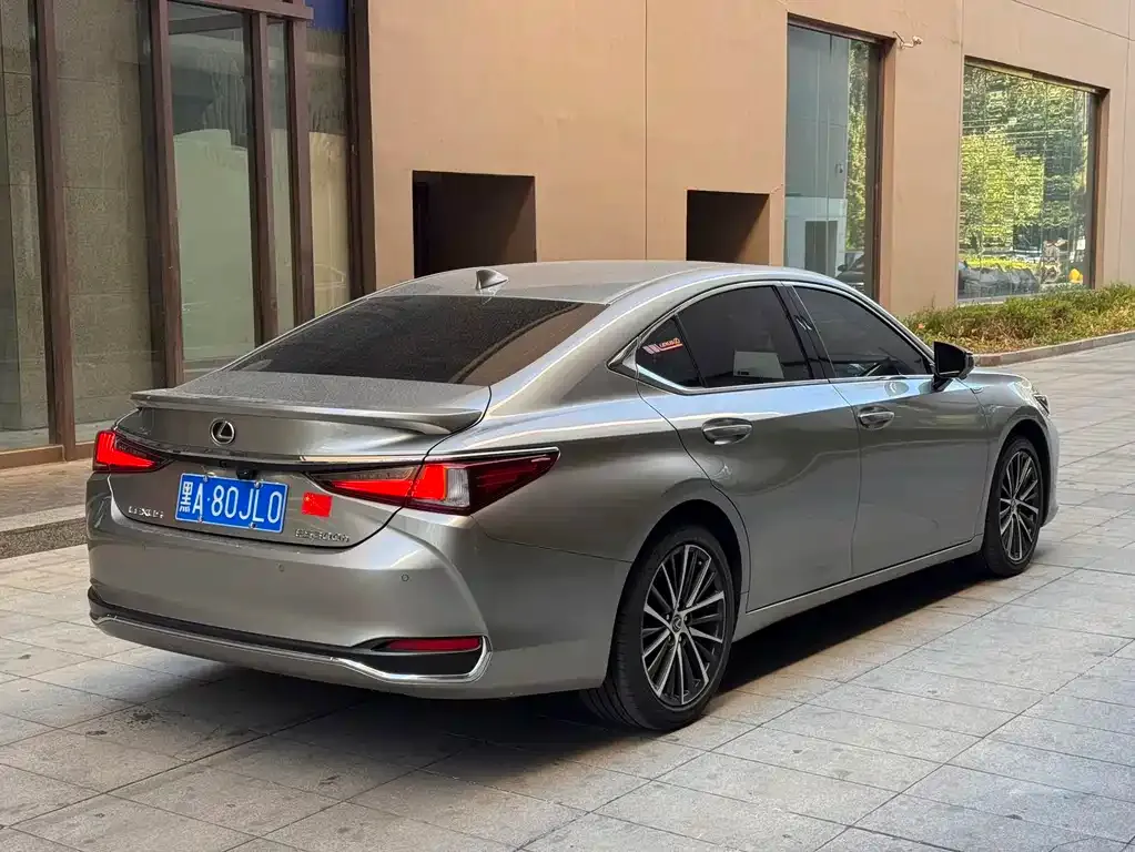 Lexus ES — фото 5