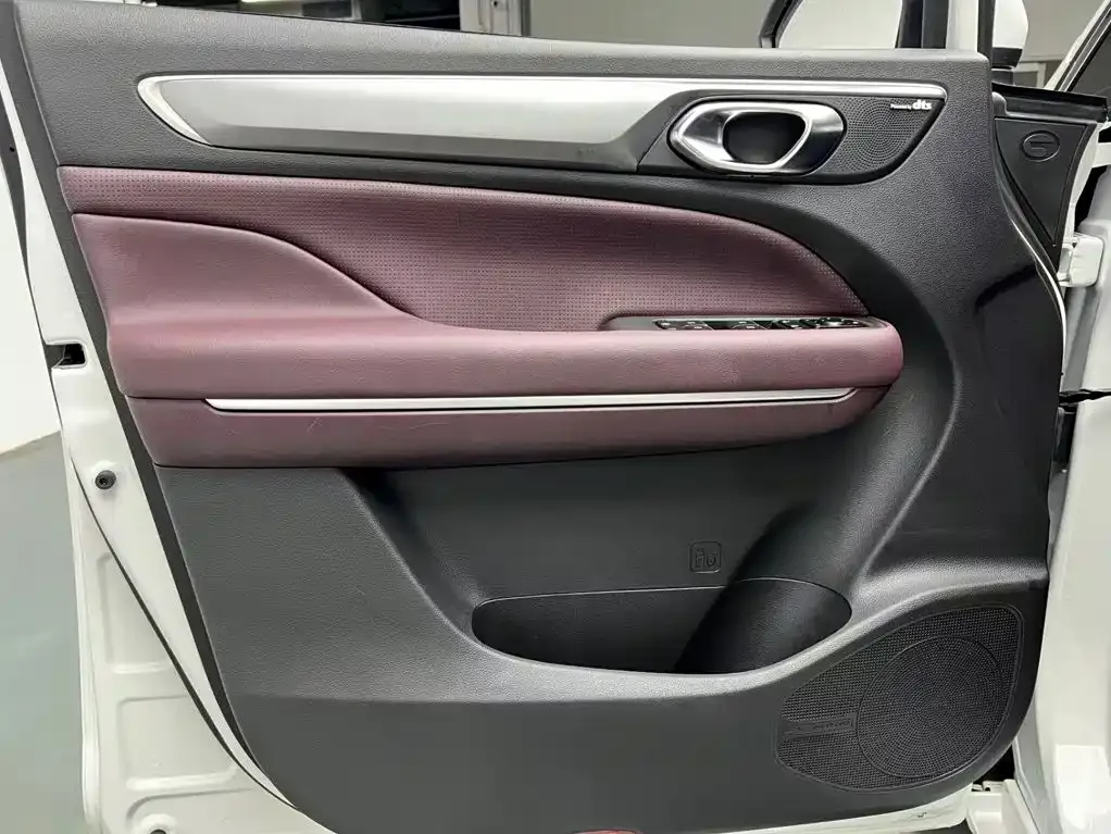 GAC Motor Trumpchi M6 — фото 3