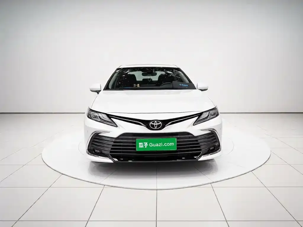 Toyota Camry — фото 3
