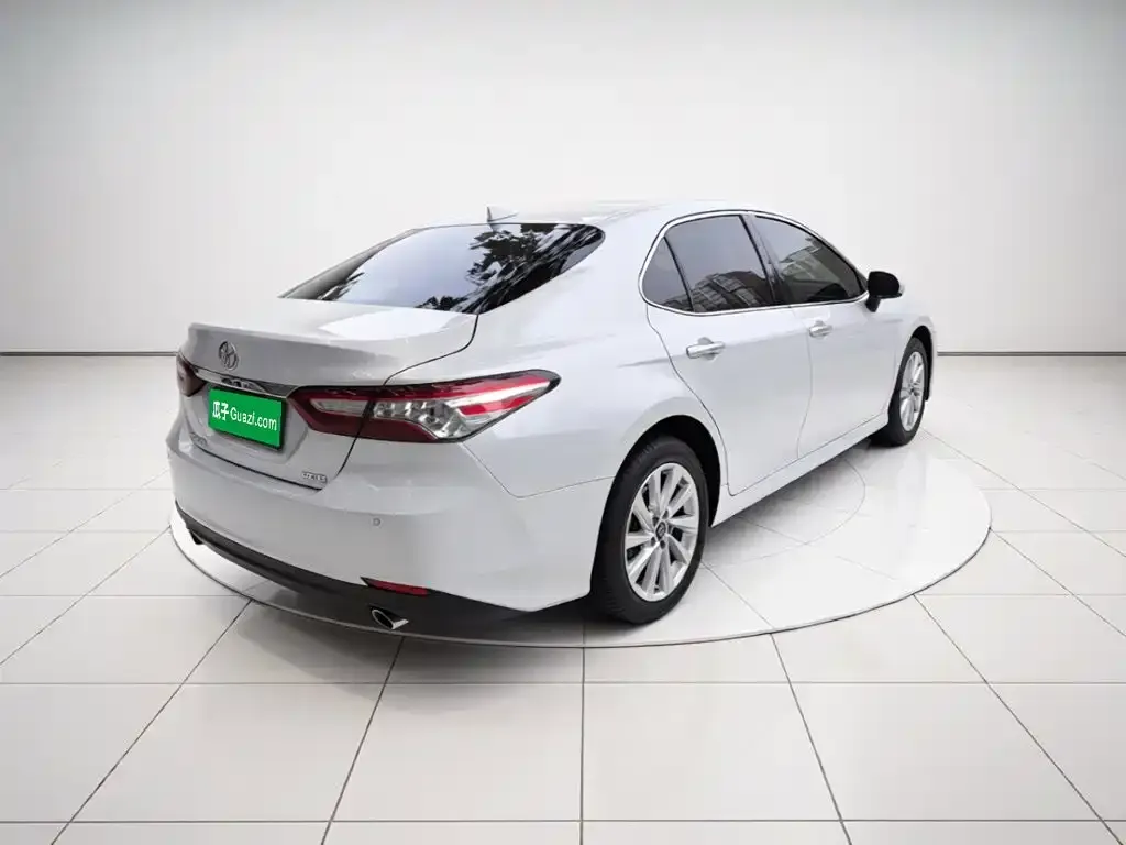 Toyota Camry — фото 4