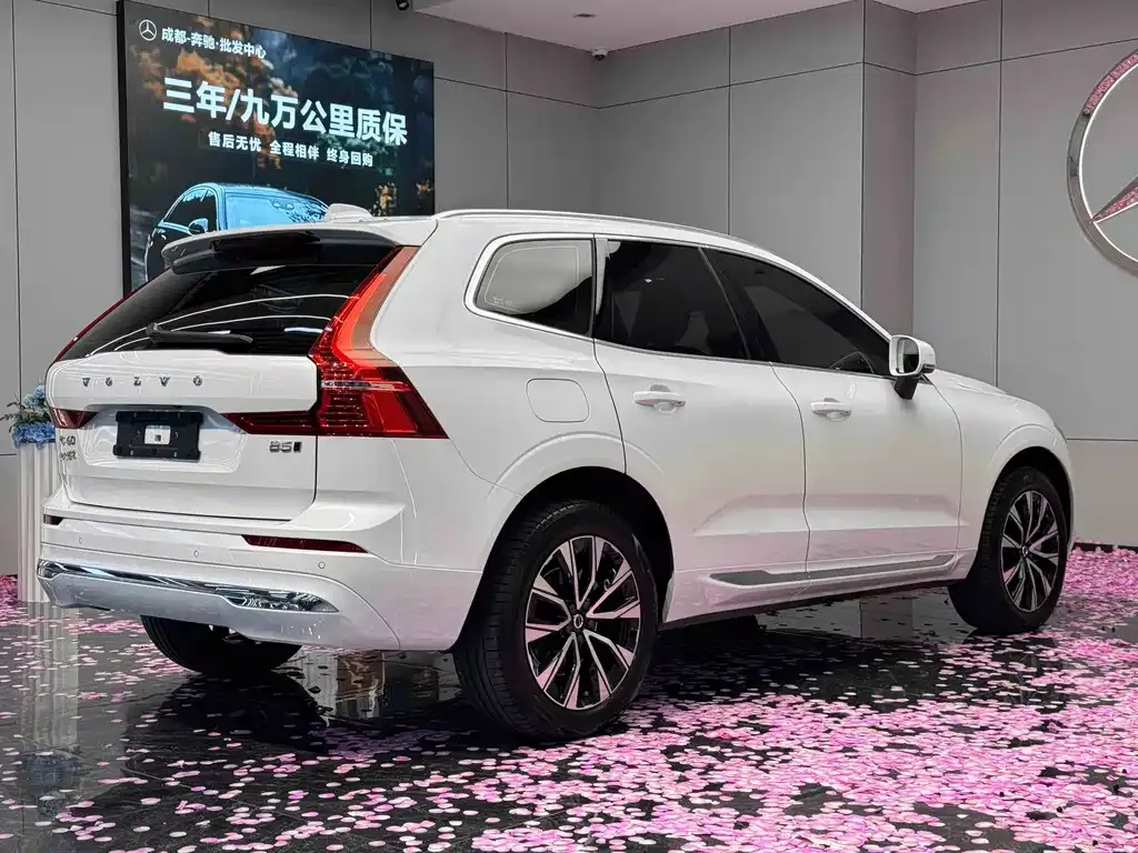 Volvo XC60 — фото 9
