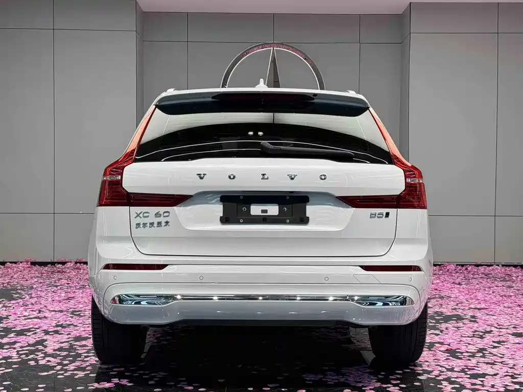 Volvo XC60 — фото 2