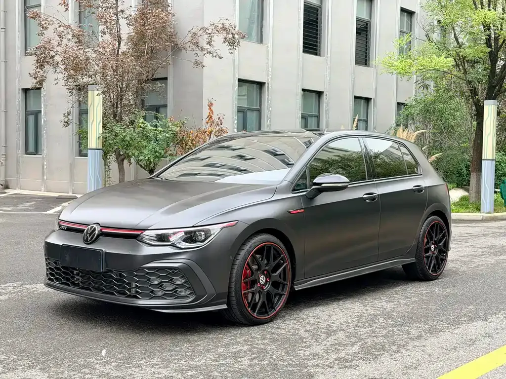 Volkswagen Golf GTI — фото 1