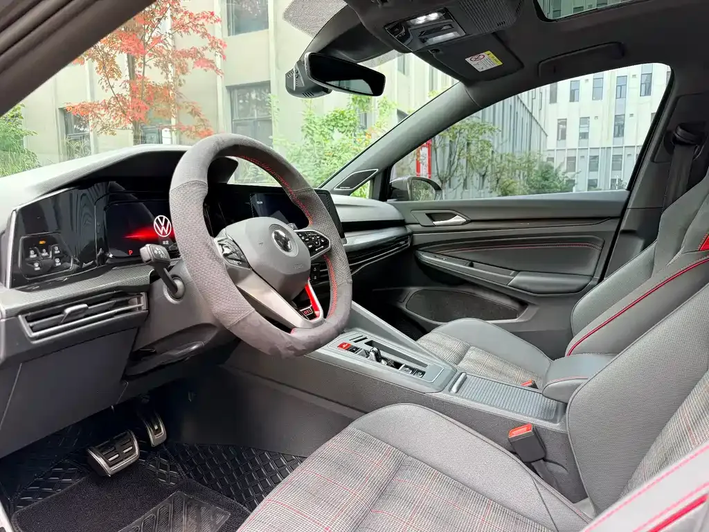 Volkswagen Golf GTI — фото 9