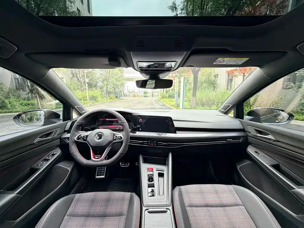 Volkswagen Golf GTI — фото 6