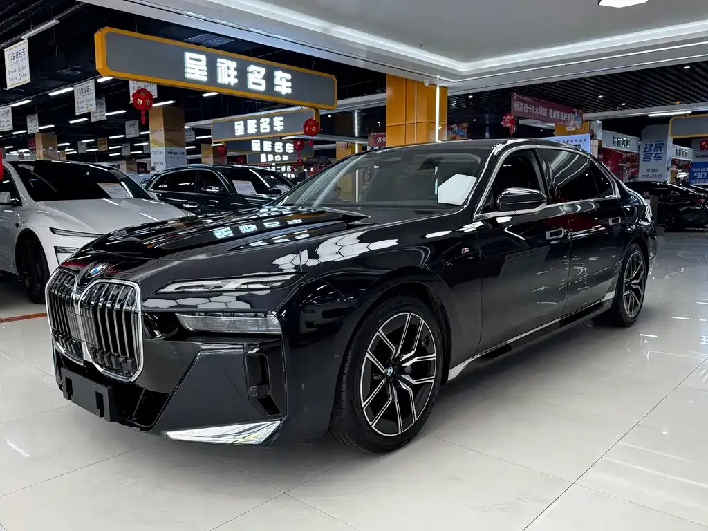 BMW 7 Series — фото 1