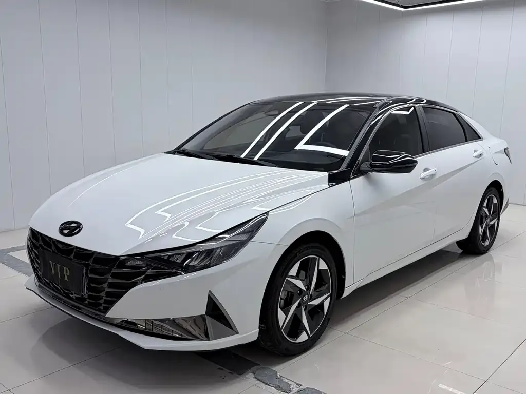 Hyundai Elantra — фото 1