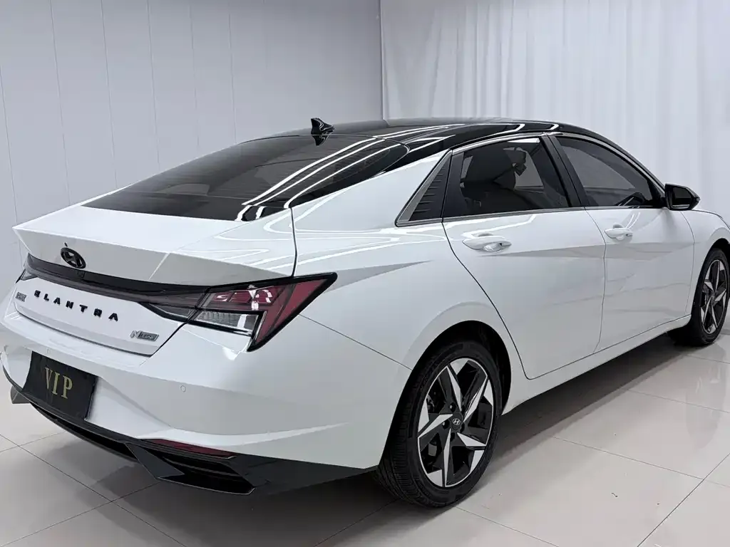 Hyundai Elantra — фото 4